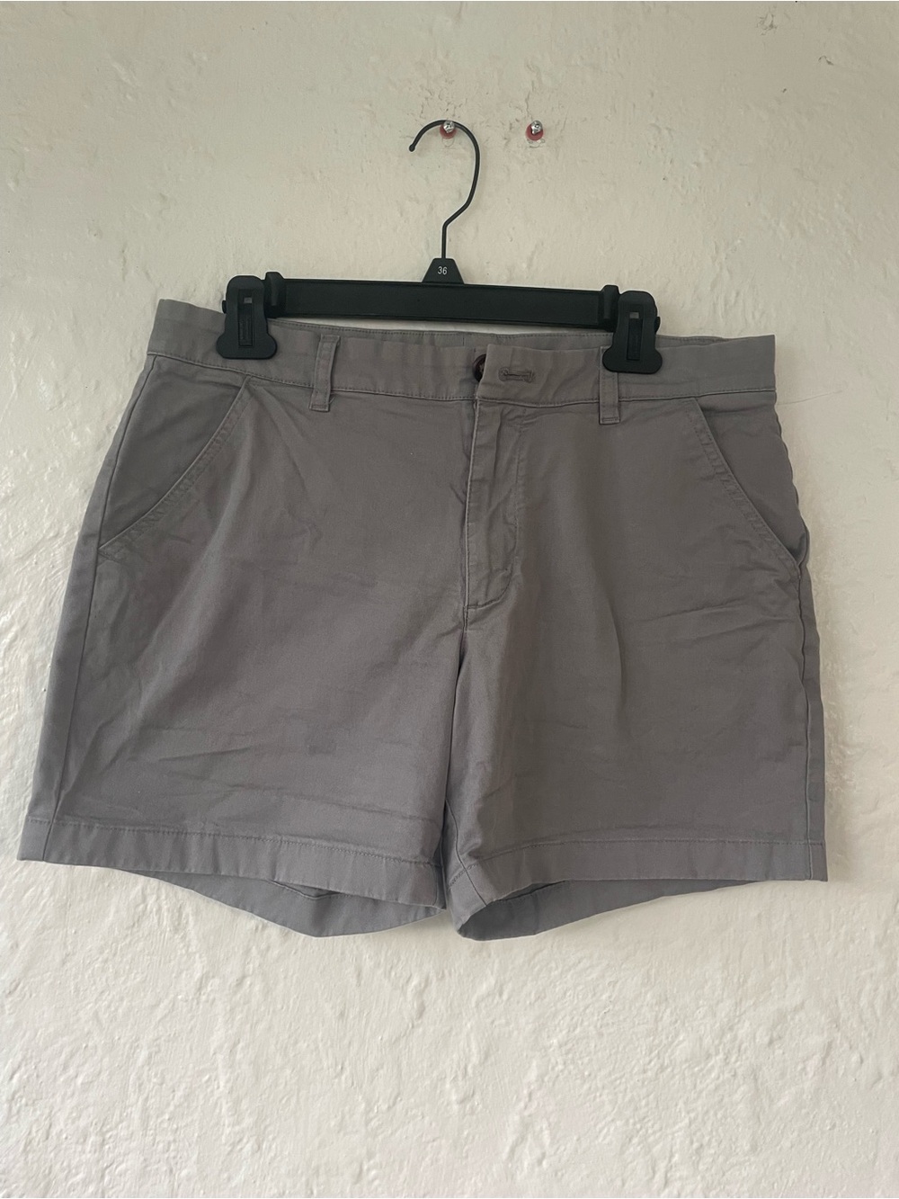 Chubbies preppy classic gray flat front chino style shorts, 5.5” inseam; 32